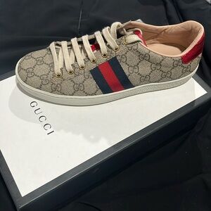 Women Gucci Shoe
